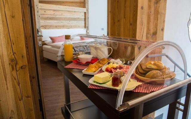 Aurina Lodges