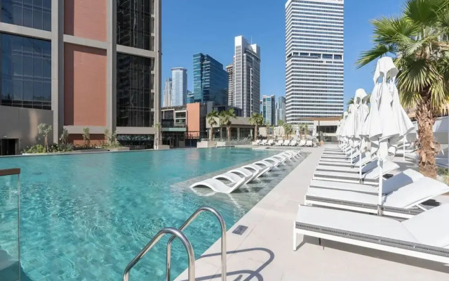 Luxury 1BR in Peninsula Five by Bespoke