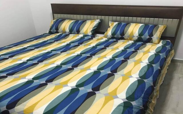 Cozy Pool Level 1-bed Apartment