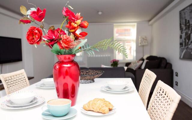 Apt 3, Trafalgar Sq (Duplex, 3rd & 4th flr)