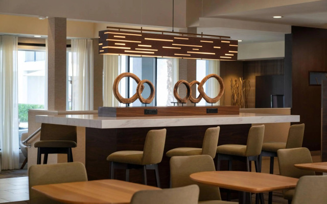 Courtyard by Marriott Fresno