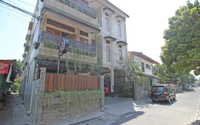 RedDoorz Plus near Hartono Mall 2