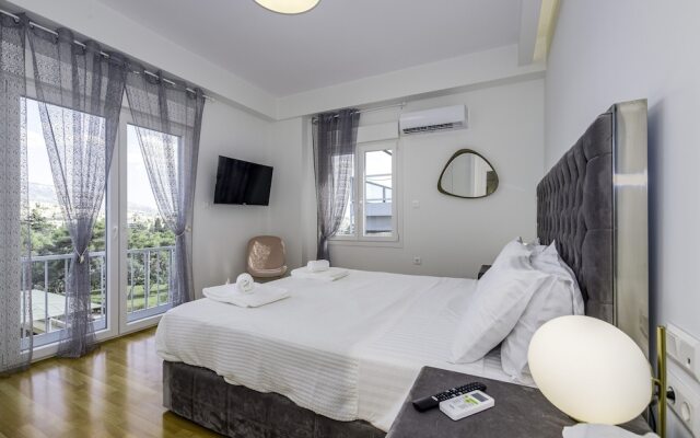 Lush Sapphire apt in the heart of Athens