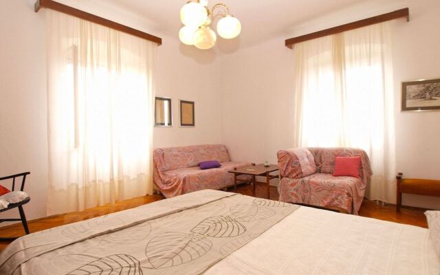 Apartment 1582