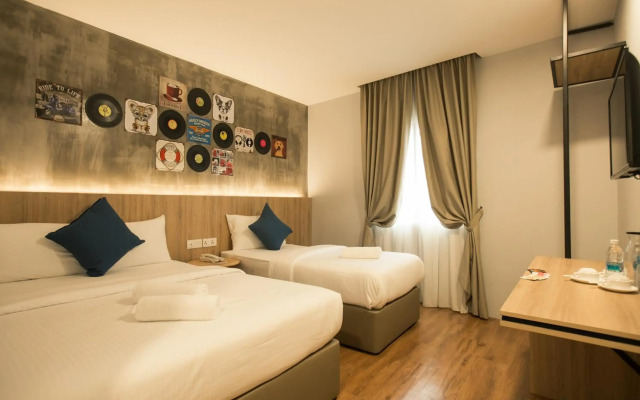 CIQ HOTEL at Jalan Trus