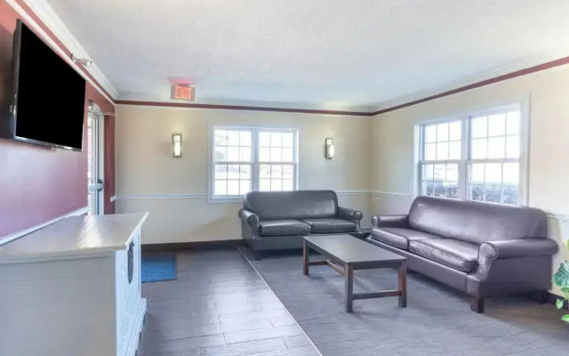 OYO Hotel Tulsa N Sheridan Rd & Airport