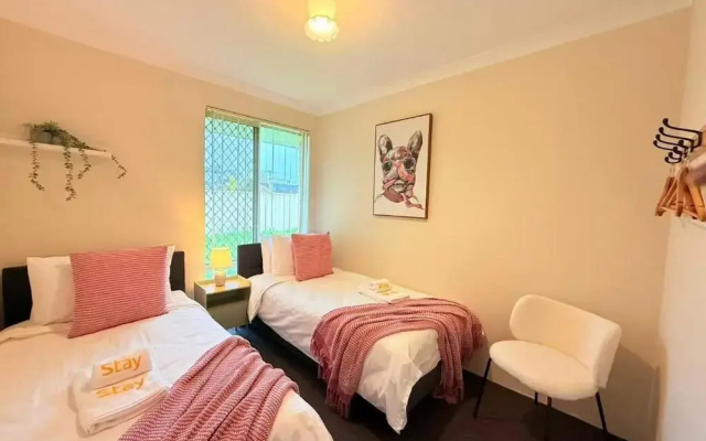 StayAU 4BR Family Retreat with Garden
