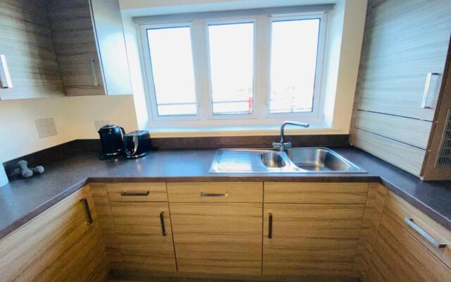 Modern 4-bed house with picturesque lakeside view