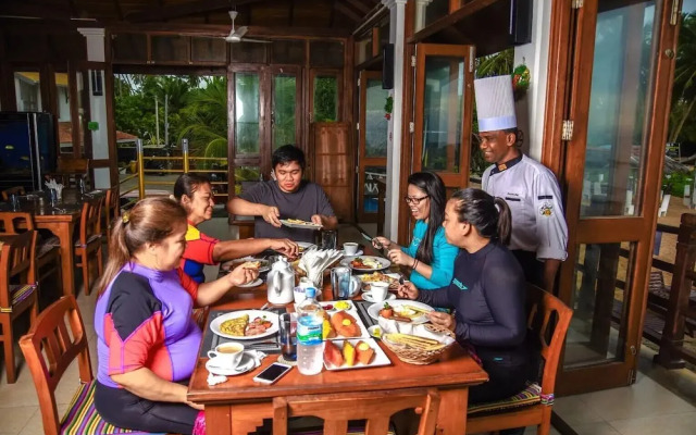 Scarlet White Resort