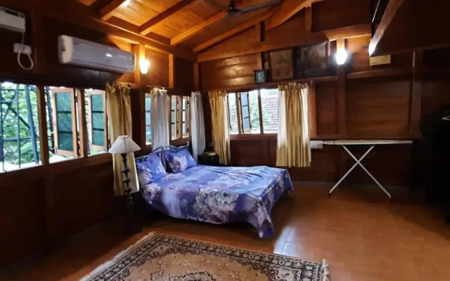 An adorable, spacious, quiet and comfy WFH space