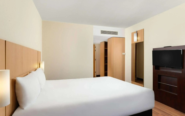 ibis Budapest Heroes Square