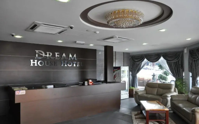 OYO 89480 Dream House Hotel