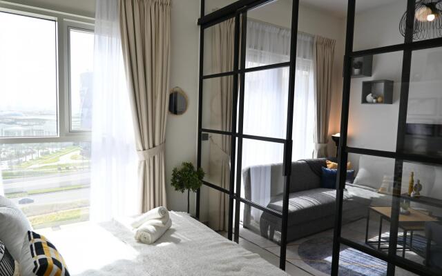 Contemporary 1BR Sleeps4 Balcony/Pool/Gym/DXBHills