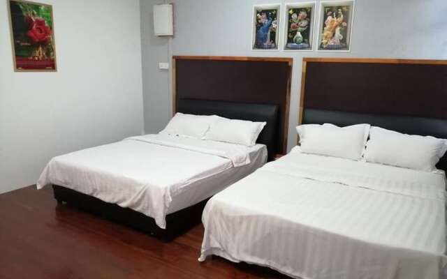 Comfortable Family Room for 4 People in Kuching With Ac - Amida Point Services