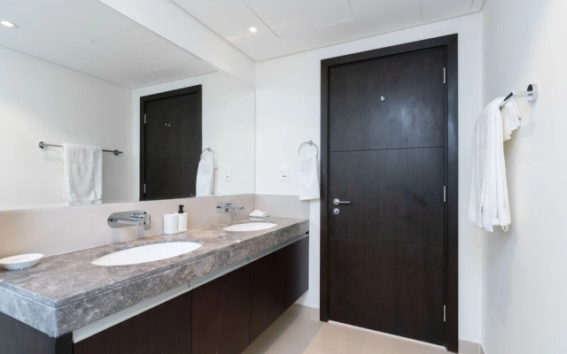 Lux BnB  Dubai Creek Harbour BLVD Views