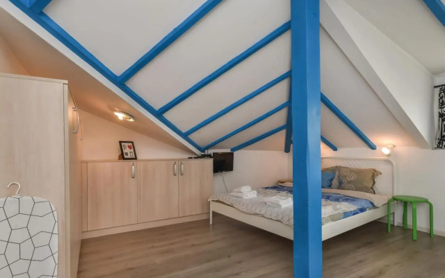 The Ivy House - A Cozy Attic near the City Center