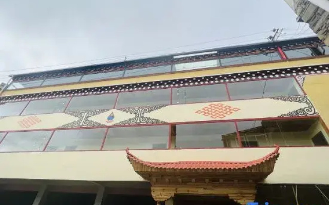 Tagong Grassland Tuoma Homestay