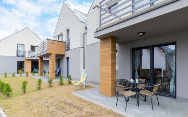 Coast Apartment With Terrace by Renters