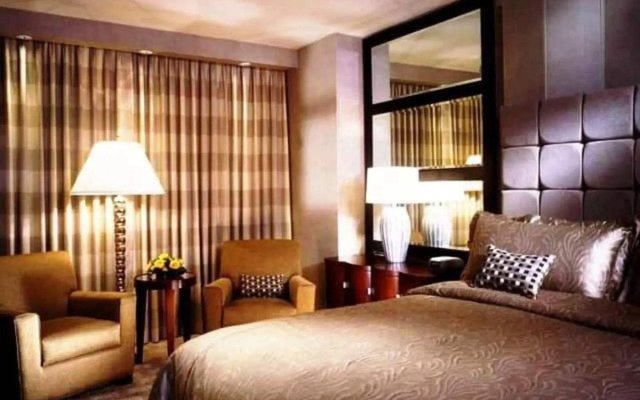 Monark Hotel