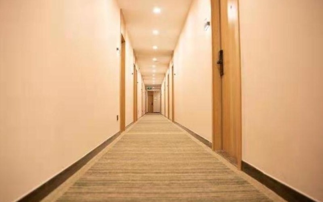 GreenTree Inn Express Wuxi Railway Station North Exit Metro Station – Hotel Rooms – Wuxi