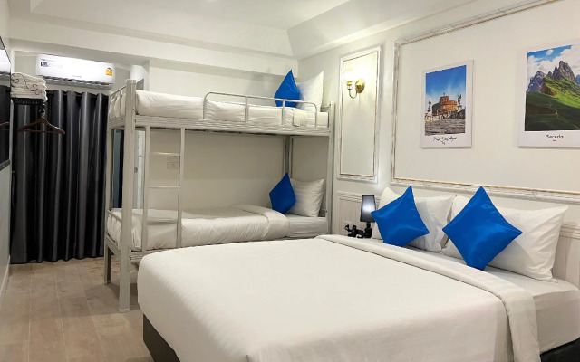 Travelier Hostel