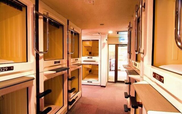 Capsule Hotel & Sauna Cosmo Plaza Akabane