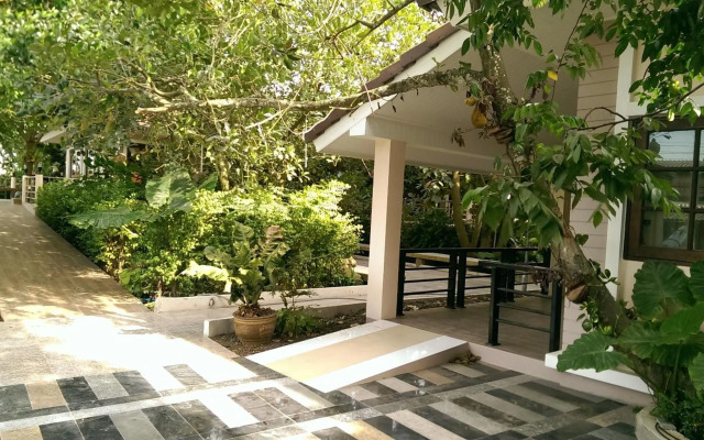 Damnoen Care Resort