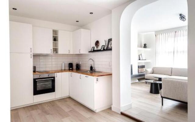 Timeless City Residence
