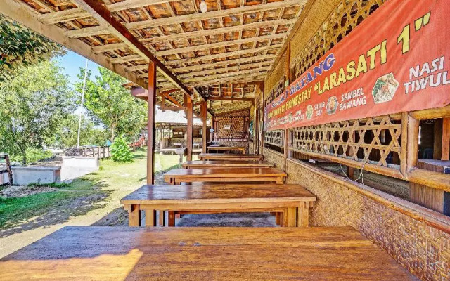 Oyo 91201 Larasati Homestay Pantai Klayar