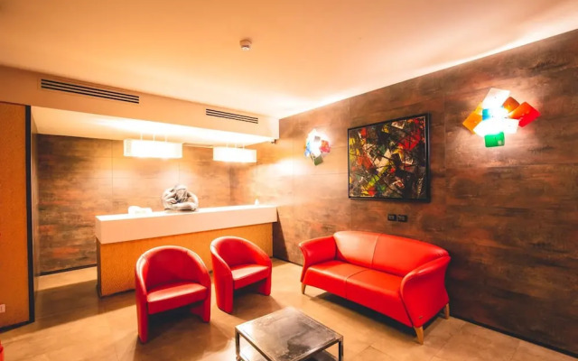 Base Hotel