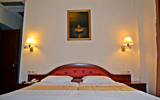 Art Pythia Hotel