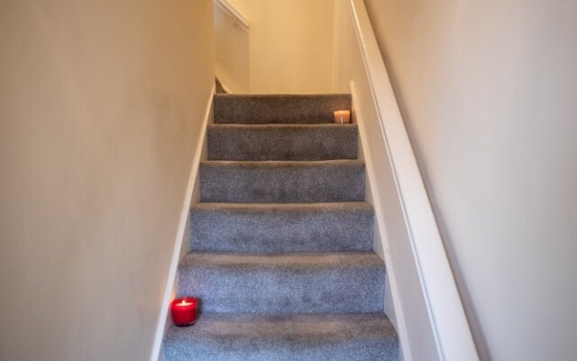 5star Serviced Homes- Free Wifi & Parking, Office