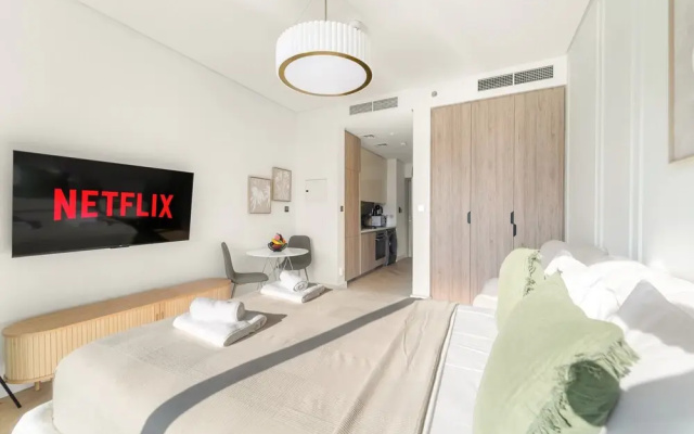 Peninsula One - 1312 Studio