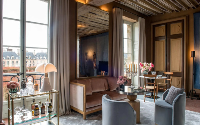 Cour des Vosges - Evok Collection