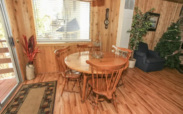 Grannys Love Shack by Big Bear Cool Cabins
