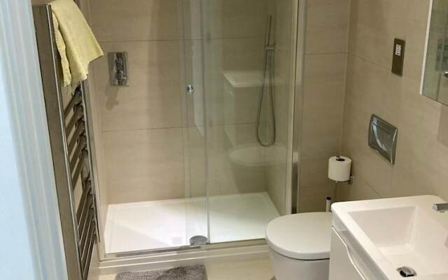 Stunning 3-bed, 3-bath Apartment in Southampton