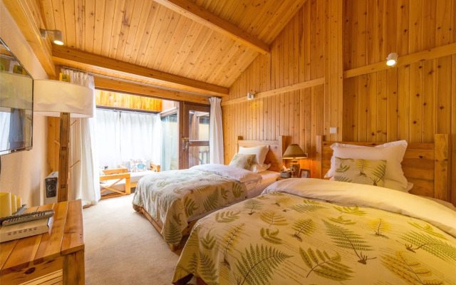 C'est La Vie Boutique Inn