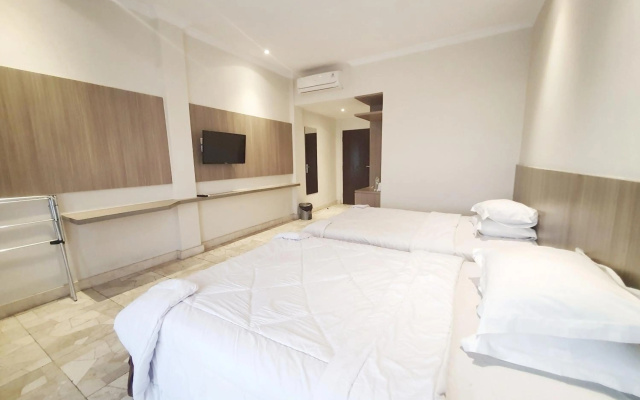 77 Sunset Plaza – Guest Rooms – Cisolok