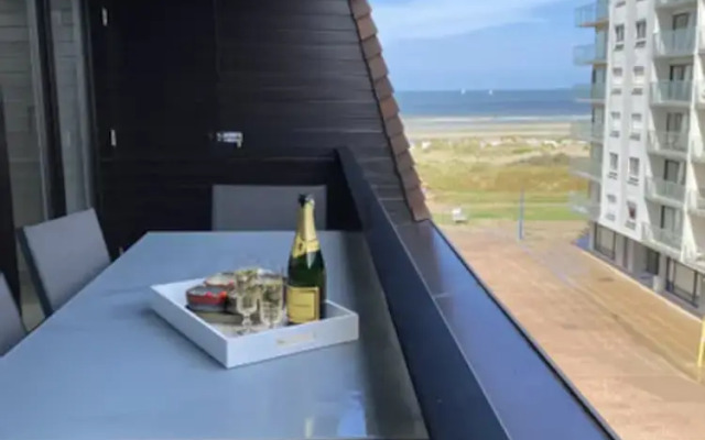 Apartment With Terrace Near sea