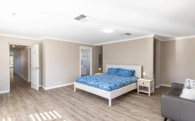 Dolphin Lagoon 196 Soldiers Pt Rd Luxury Escape