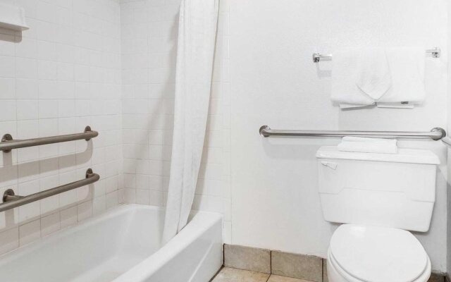 Rodeway Inn & Suites Madison East
