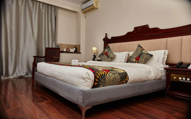 Best Western Plus Paramount Hotel