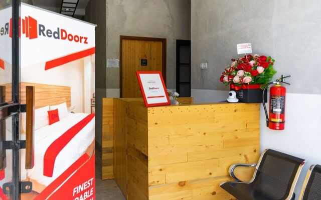 RedDoorz near Sam Poo Kong 3