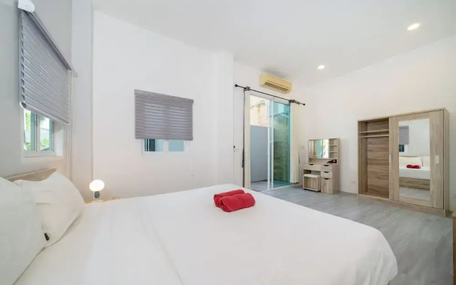 Elegant 3BR Pool Villa Sara near NaiHarn