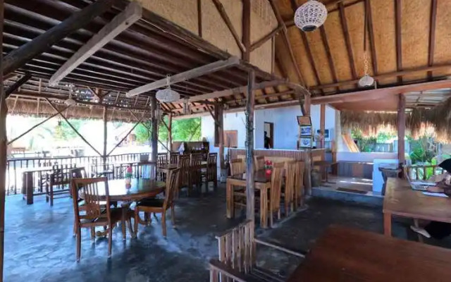 Maryan Moyo Bungalows Bar & Resto