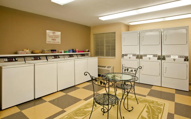 Sonesta Simply Suites Chicago Waukegan