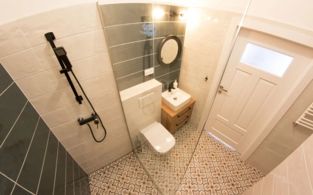 Rister Apartments