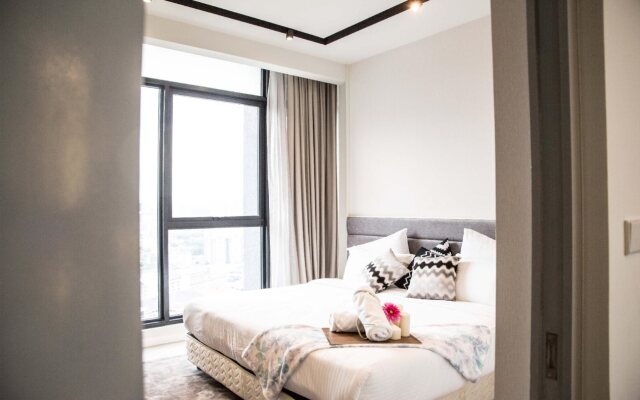 Expressionz Professional Suites By Plush