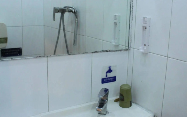 Kowloon New Hostel