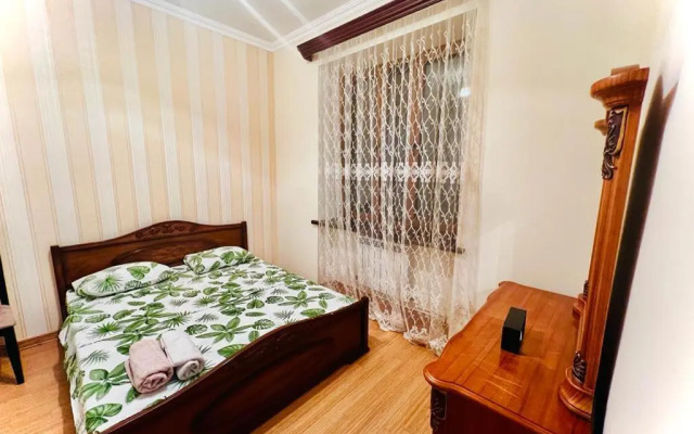 New Luxury 2 Bedroom + Balcony By Republic Square